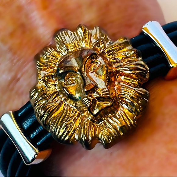 Fine Art Black Leather Gold Metal Bracelet Lion Medusa Designer Runway Vintage - Picture 11 of 12
